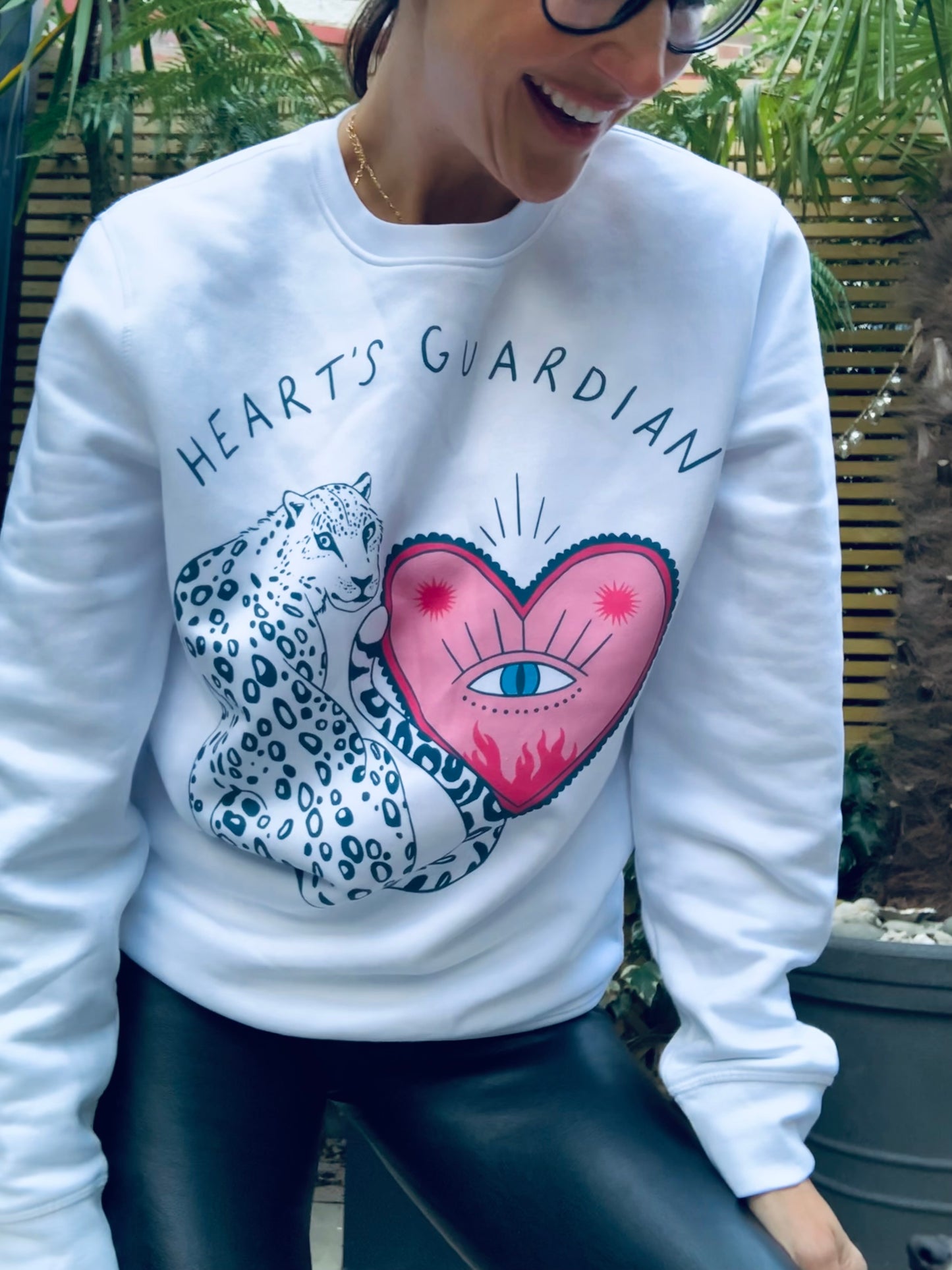 HEART'S GUARDIAN. Organic Sweatshirt - White