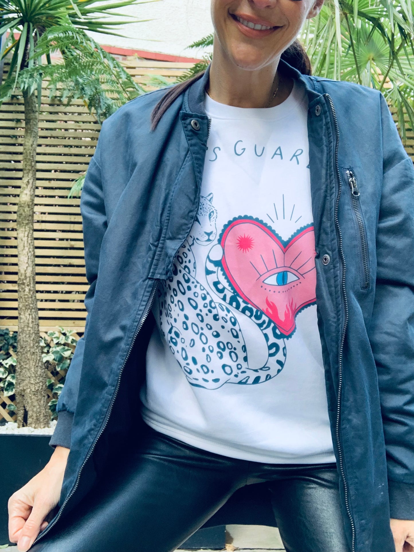 HEART'S GUARDIAN. Organic Sweatshirt - White