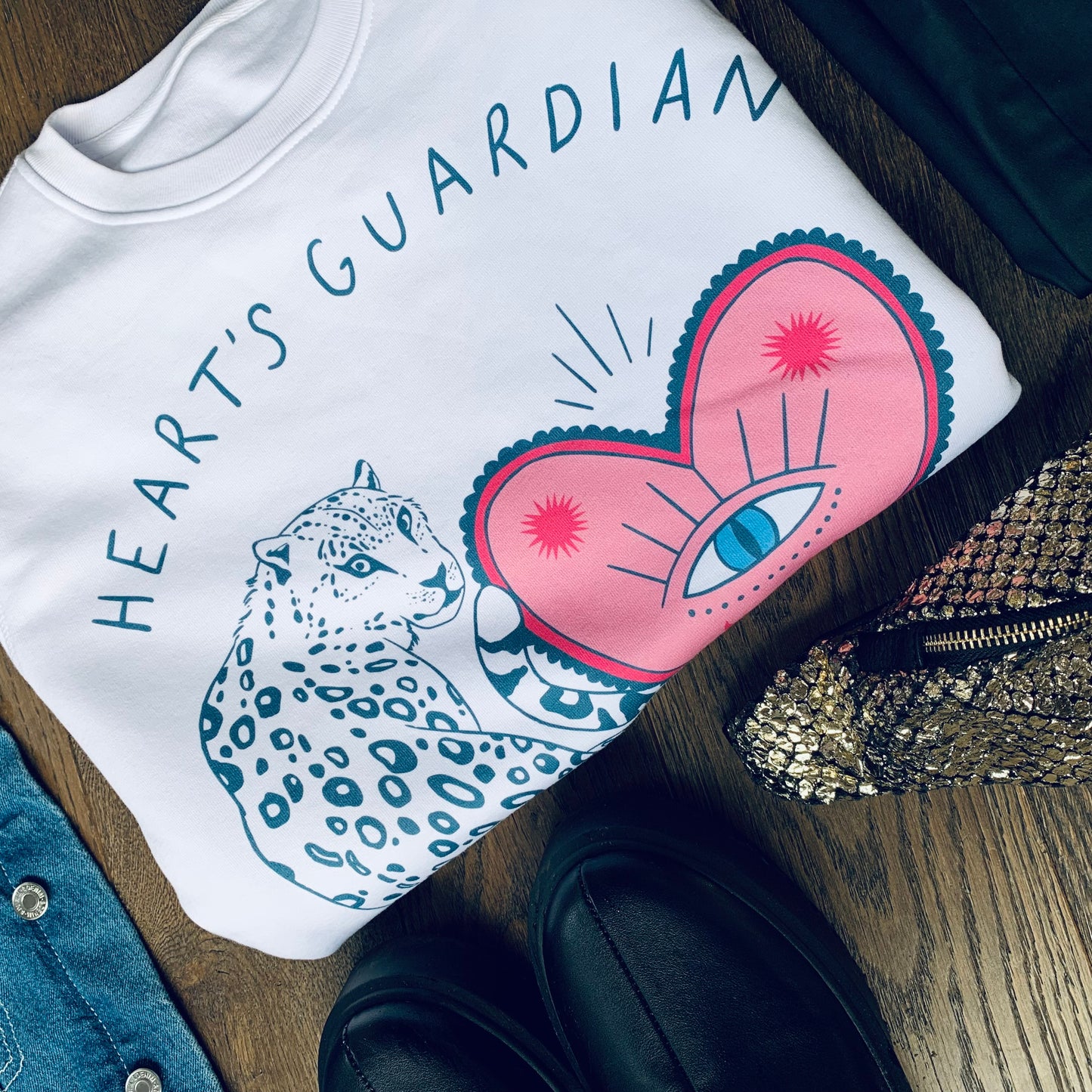 HEART'S GUARDIAN. Organic Sweatshirt - White