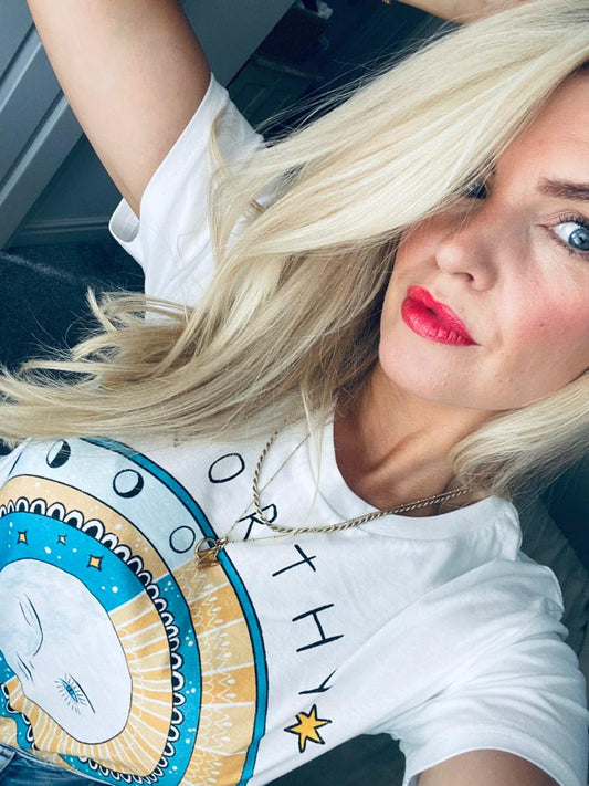 WORTHY, White, short sleeved teeshirt